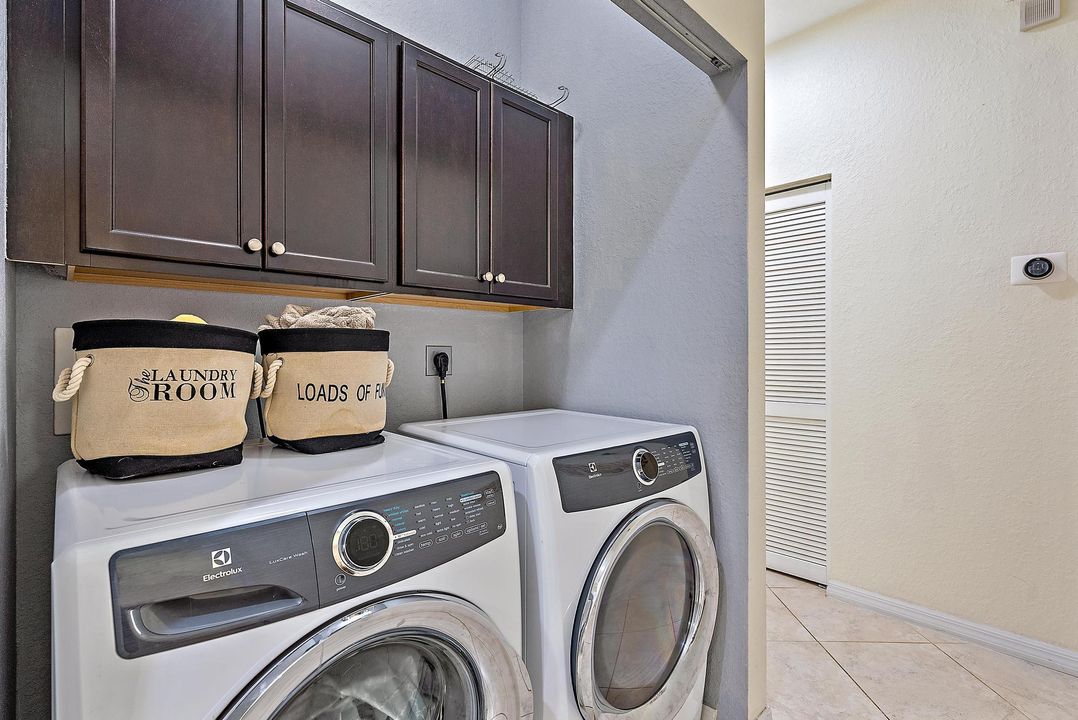 Active With Contract: $5,400 (4 beds, 2 baths, 2334 Square Feet)