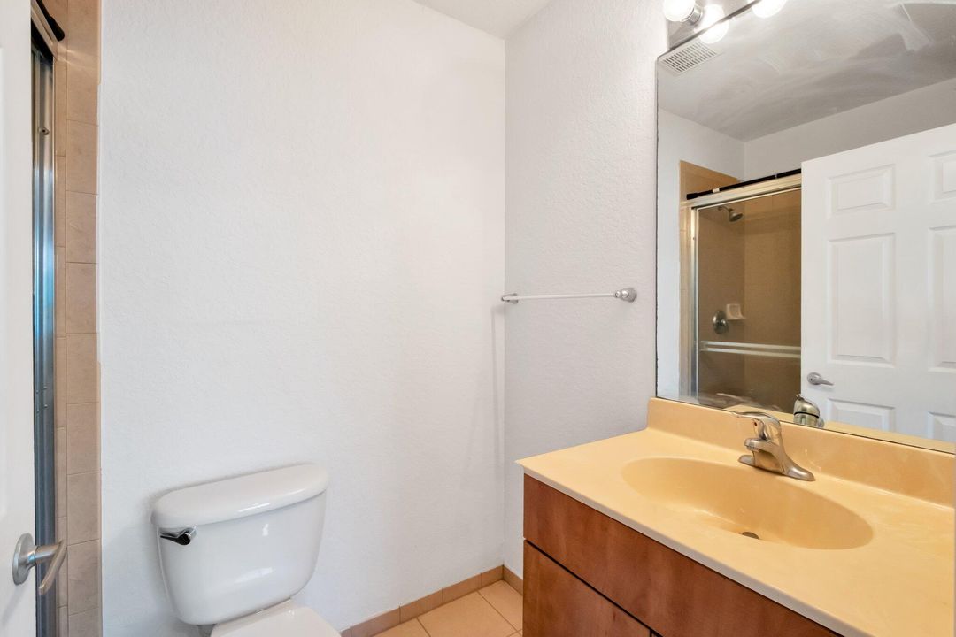 Active With Contract: $1,900 (2 beds, 2 baths, 1227 Square Feet)