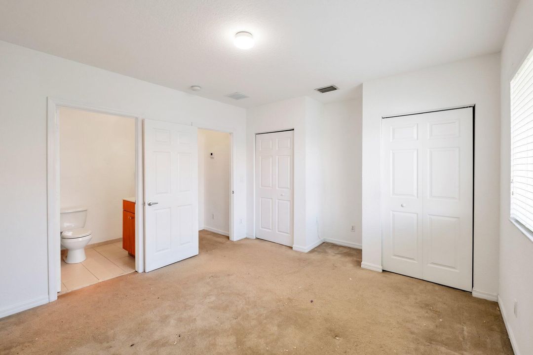 Active With Contract: $1,900 (2 beds, 2 baths, 1227 Square Feet)