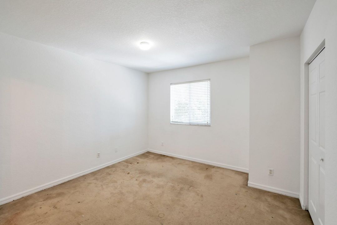 Active With Contract: $1,900 (2 beds, 2 baths, 1227 Square Feet)