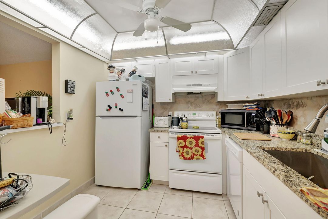 Active With Contract: $90,000 (1 beds, 1 baths, 726 Square Feet)