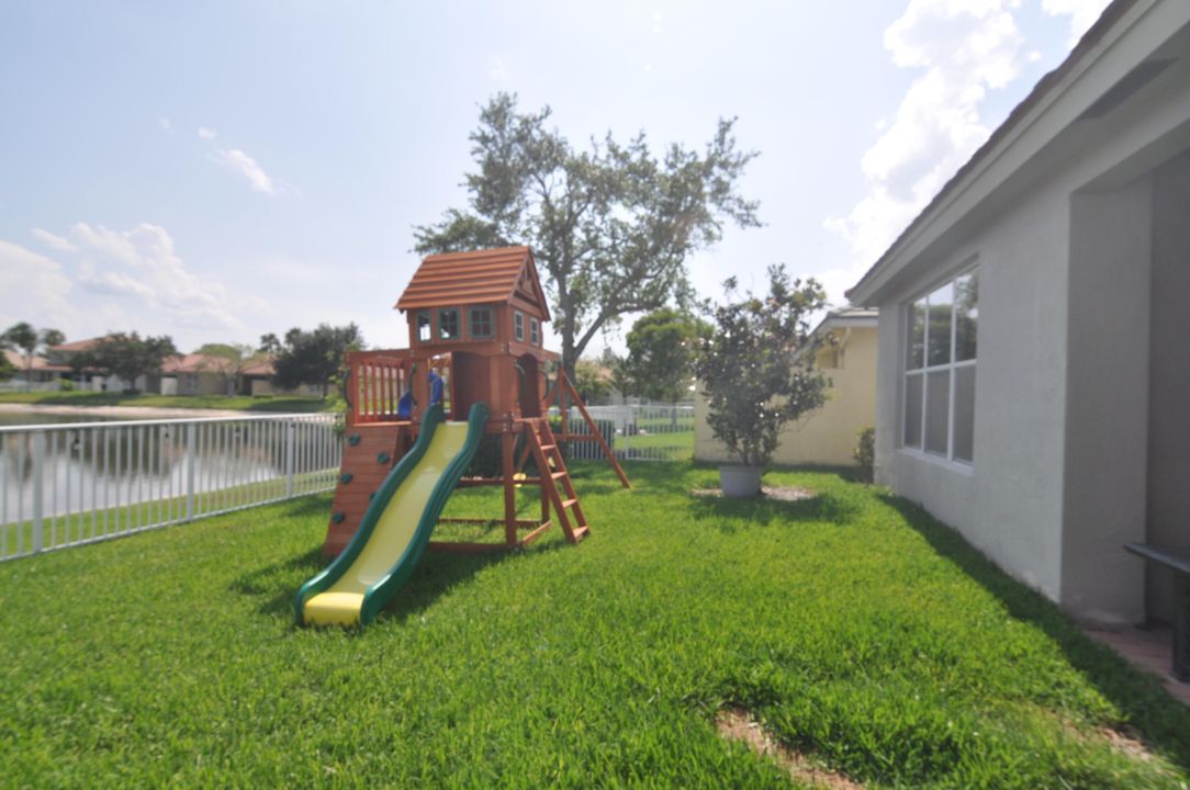 Active With Contract: $550,000 (3 beds, 2 baths, 1822 Square Feet)