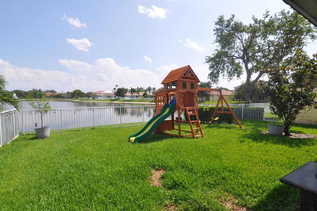 Active With Contract: $550,000 (3 beds, 2 baths, 1822 Square Feet)