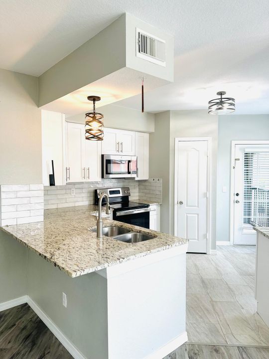 Active With Contract: $2,250 (2 beds, 2 baths, 1253 Square Feet)