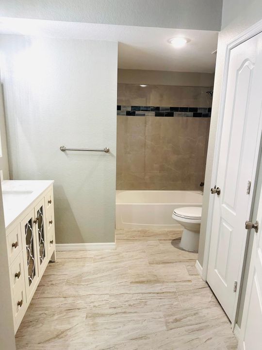 Active With Contract: $2,250 (2 beds, 2 baths, 1253 Square Feet)