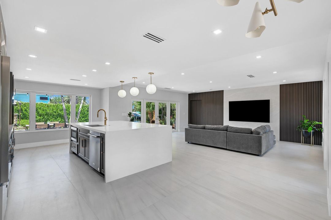 Active With Contract: $1,995,000 (3 beds, 3 baths, 2024 Square Feet)