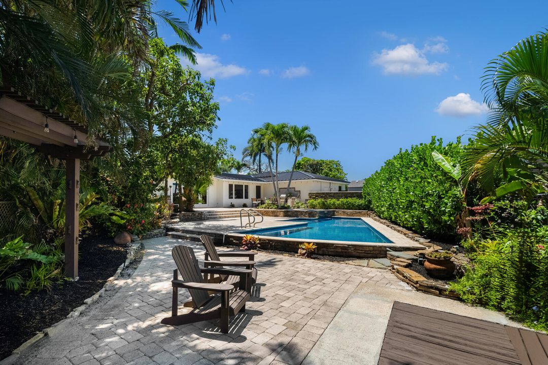 Active With Contract: $1,995,000 (3 beds, 3 baths, 2024 Square Feet)