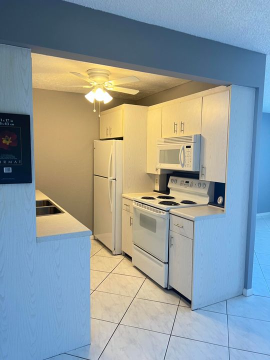For Rent: $1,650 (1 beds, 1 baths, 738 Square Feet)