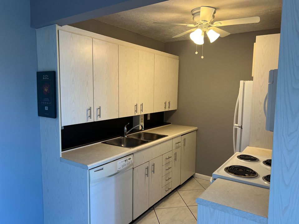 For Rent: $1,650 (1 beds, 1 baths, 738 Square Feet)
