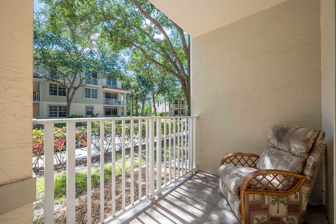 Active With Contract: $250,000 (1 beds, 1 baths, 596 Square Feet)