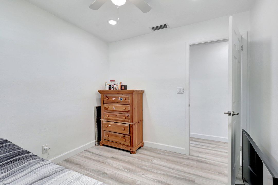 For Sale: $499,900 (3 beds, 1 baths, 960 Square Feet)