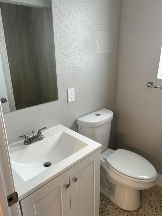 Active With Contract: $1,650 (1 beds, 1 baths, 600 Square Feet)