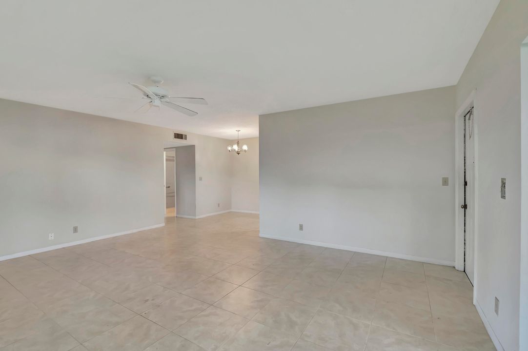 For Sale: $225,000 (2 beds, 2 baths, 1137 Square Feet)