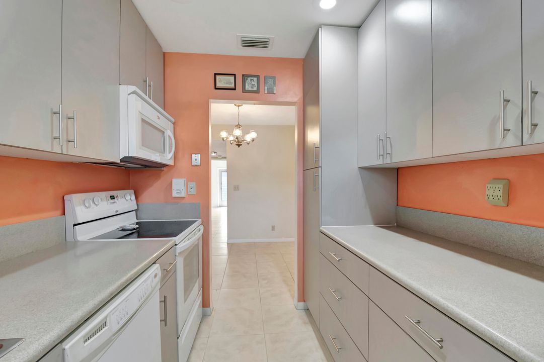 For Sale: $225,000 (2 beds, 2 baths, 1137 Square Feet)
