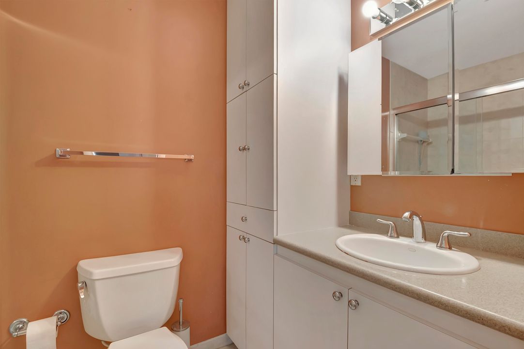 For Sale: $225,000 (2 beds, 2 baths, 1137 Square Feet)