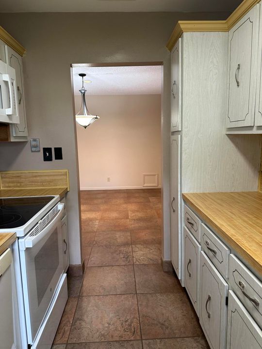 For Sale: $149,900 (1 beds, 1 baths, 1080 Square Feet)