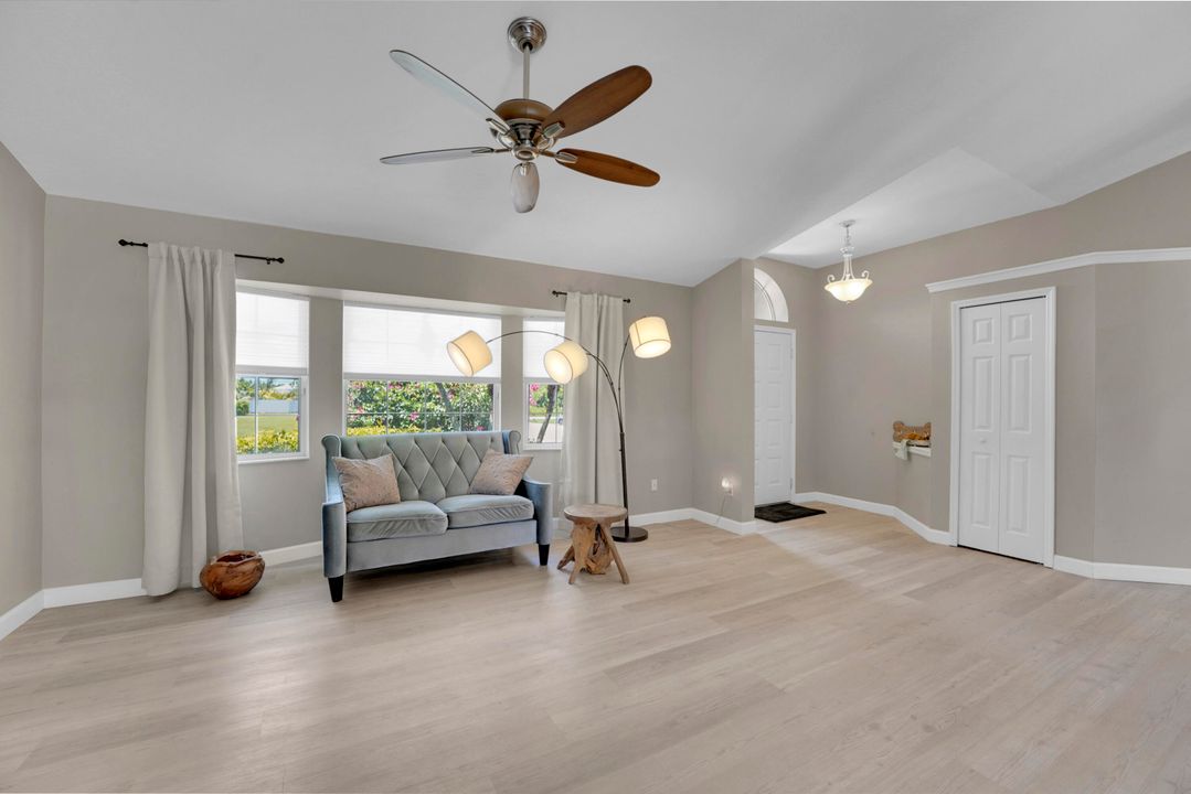 Active With Contract: $479,900 (3 beds, 2 baths, 1953 Square Feet)