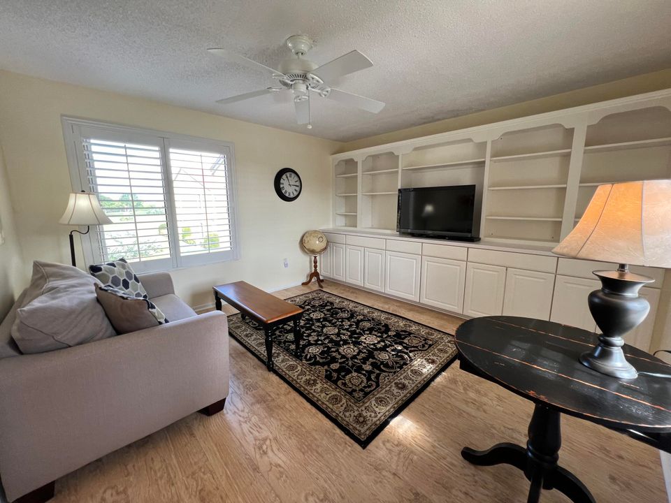 Active With Contract: $219,000 (3 beds, 2 baths, 1460 Square Feet)