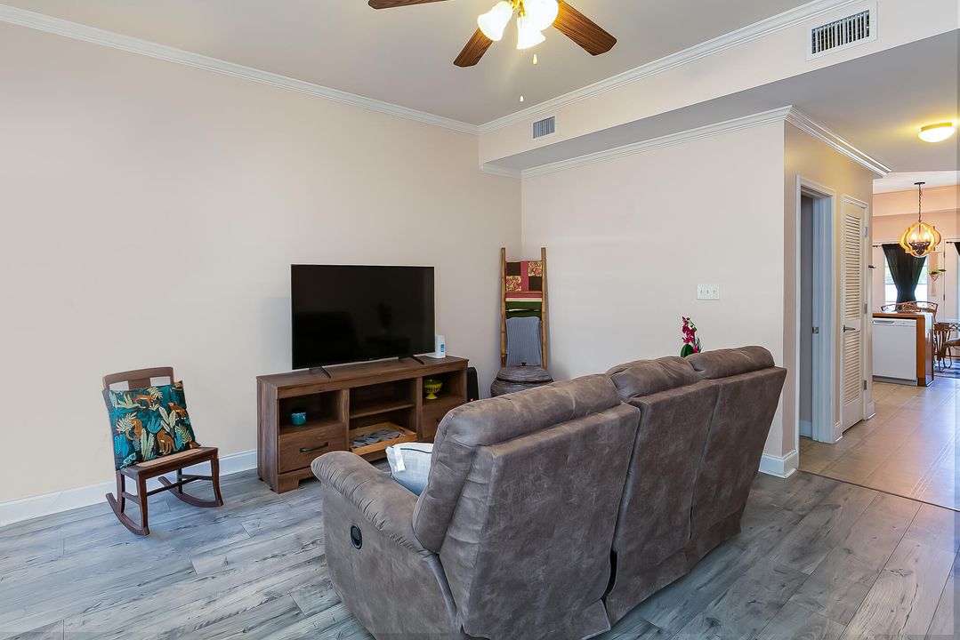 Active With Contract: $209,999 (2 beds, 2 baths, 1328 Square Feet)