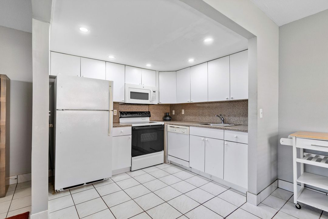 Active With Contract: $109,990 (1 beds, 1 baths, 720 Square Feet)