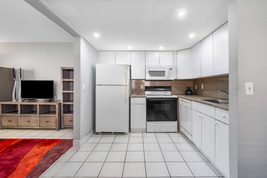 Active With Contract: $109,990 (1 beds, 1 baths, 720 Square Feet)