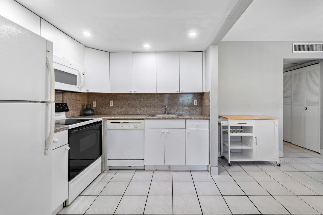 Active With Contract: $109,990 (1 beds, 1 baths, 720 Square Feet)