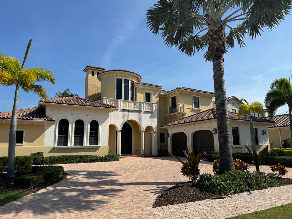 Active With Contract: $999,000 (4 beds, 7 baths, 4263 Square Feet)