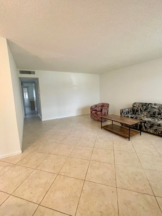 Active With Contract: $97,000 (2 beds, 2 baths, 880 Square Feet)