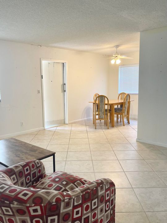 Active With Contract: $97,000 (2 beds, 2 baths, 880 Square Feet)