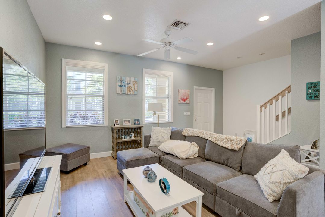 Active With Contract: $465,000 (3 beds, 2 baths, 1268 Square Feet)