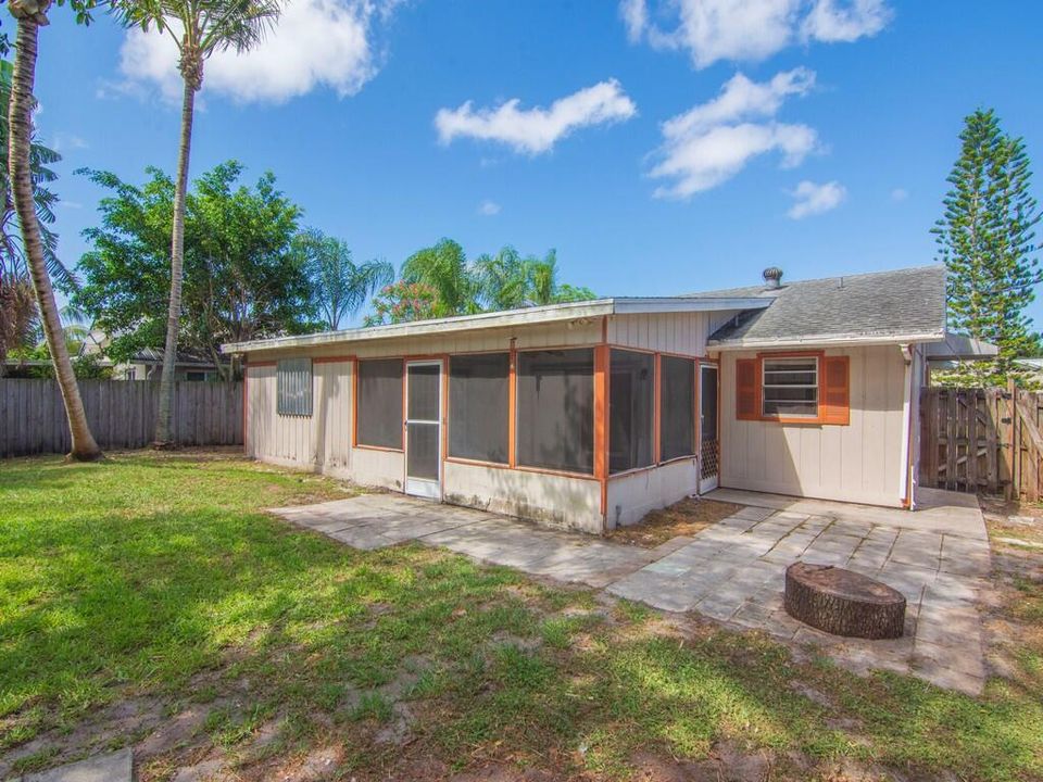 For Sale: $419,900 (4 beds, 2 baths, 1380 Square Feet)