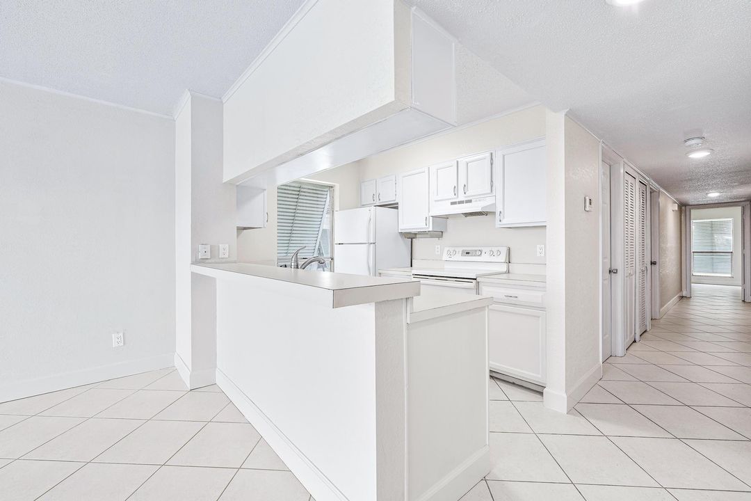 For Sale: $275,000 (2 beds, 2 baths, 770 Square Feet)