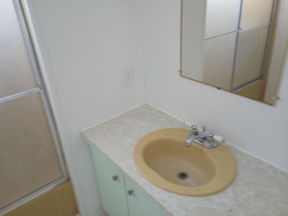 For Sale: $20,500 (2 beds, 2 baths, 1000 Square Feet)