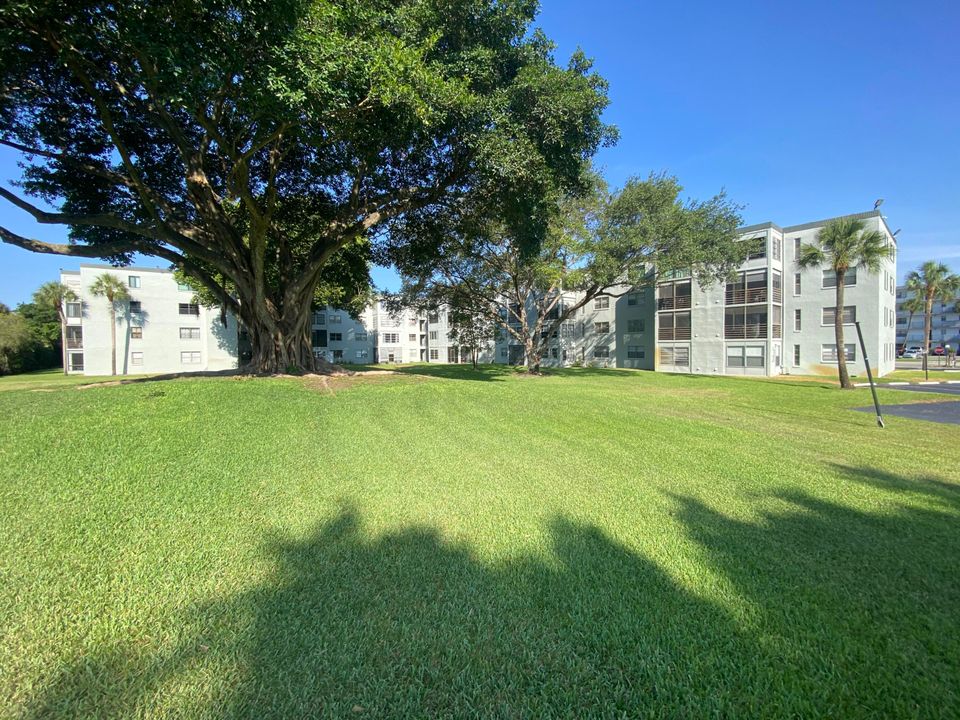 Active With Contract: $169,999 (1 beds, 1 baths, 741 Square Feet)