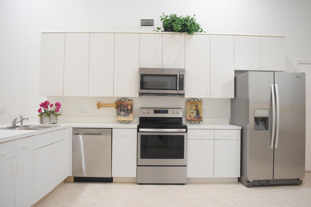 Active With Contract: $3,500 (3 beds, 2 baths, 1920 Square Feet)