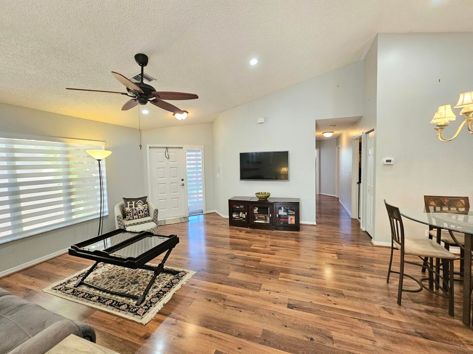 Active With Contract: $485,000 (3 beds, 2 baths, 1462 Square Feet)