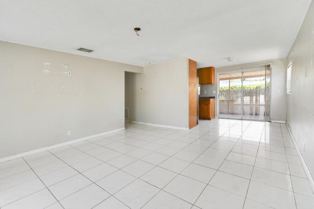 For Sale: $429,900 (3 beds, 1 baths, 885 Square Feet)