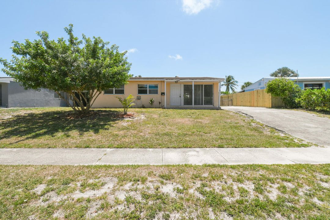 For Sale: $429,900 (3 beds, 1 baths, 885 Square Feet)