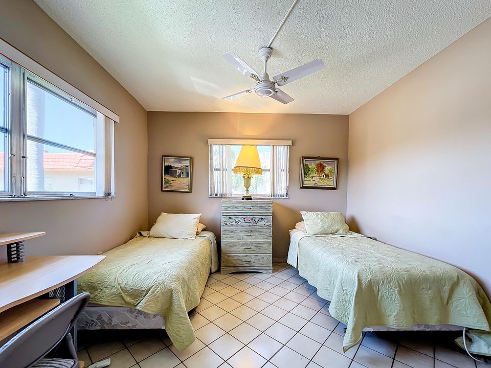 For Sale: $95,000 (2 beds, 2 baths, 925 Square Feet)