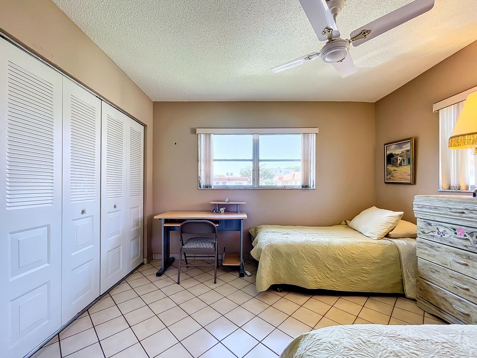 For Sale: $95,000 (2 beds, 2 baths, 925 Square Feet)