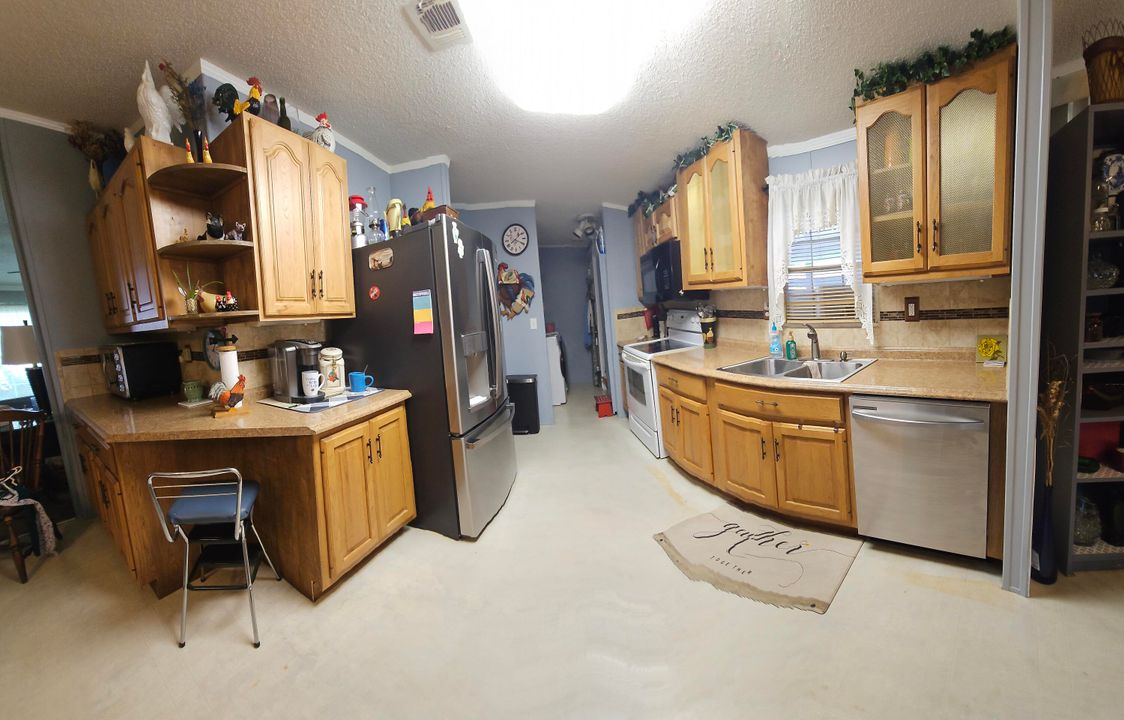 For Sale: $365,000 (3 beds, 2 baths, 1352 Square Feet)