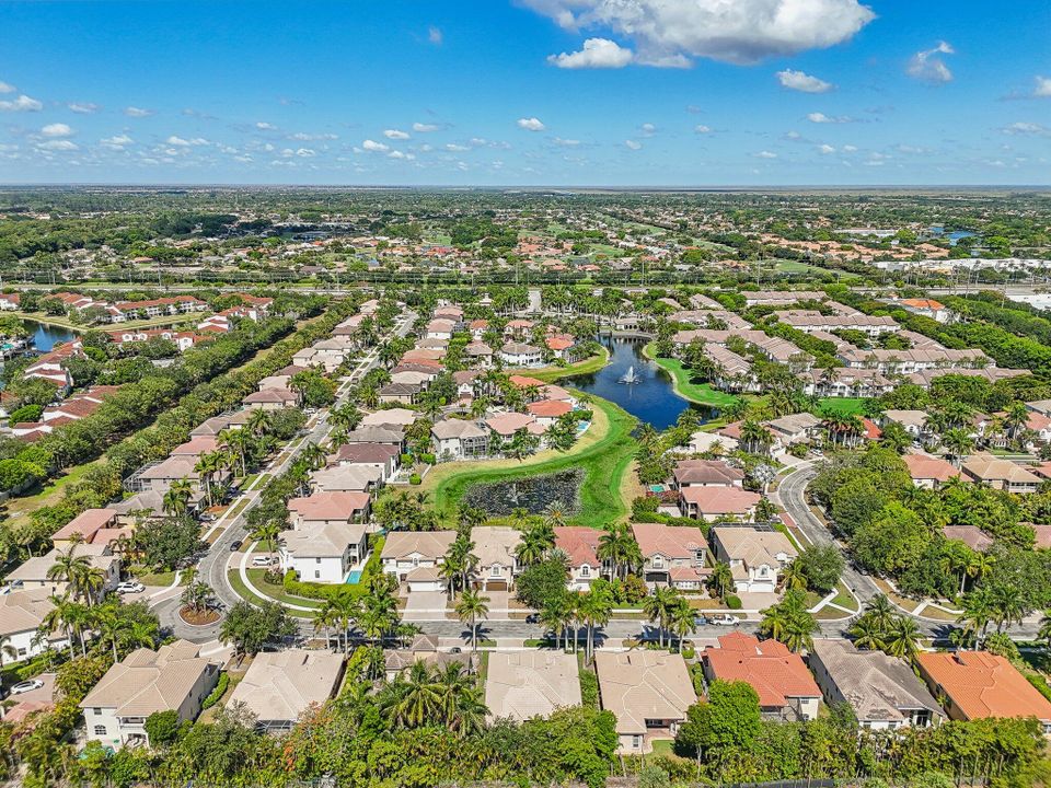 Active With Contract: $939,000 (4 beds, 3 baths, 2513 Square Feet)