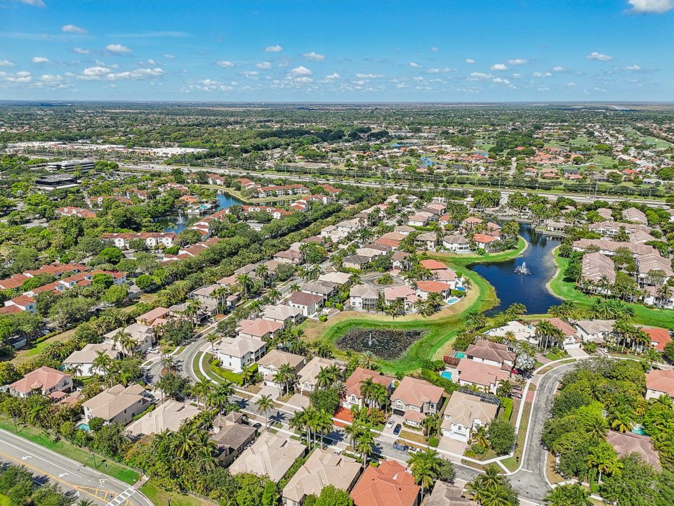 Active With Contract: $939,000 (4 beds, 3 baths, 2513 Square Feet)