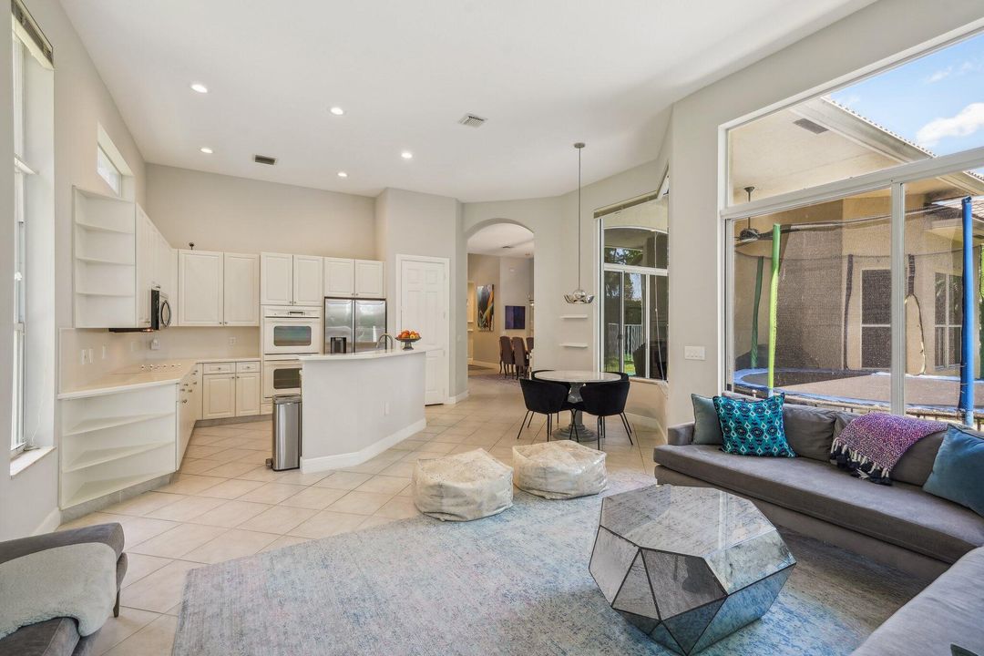 Active With Contract: $939,000 (4 beds, 3 baths, 2513 Square Feet)