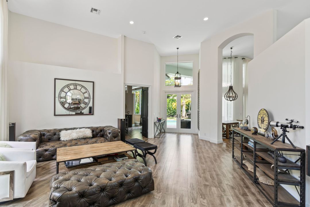 最近售出: $1,990,000 (4 贝兹, 4 浴室, 3441 平方英尺)