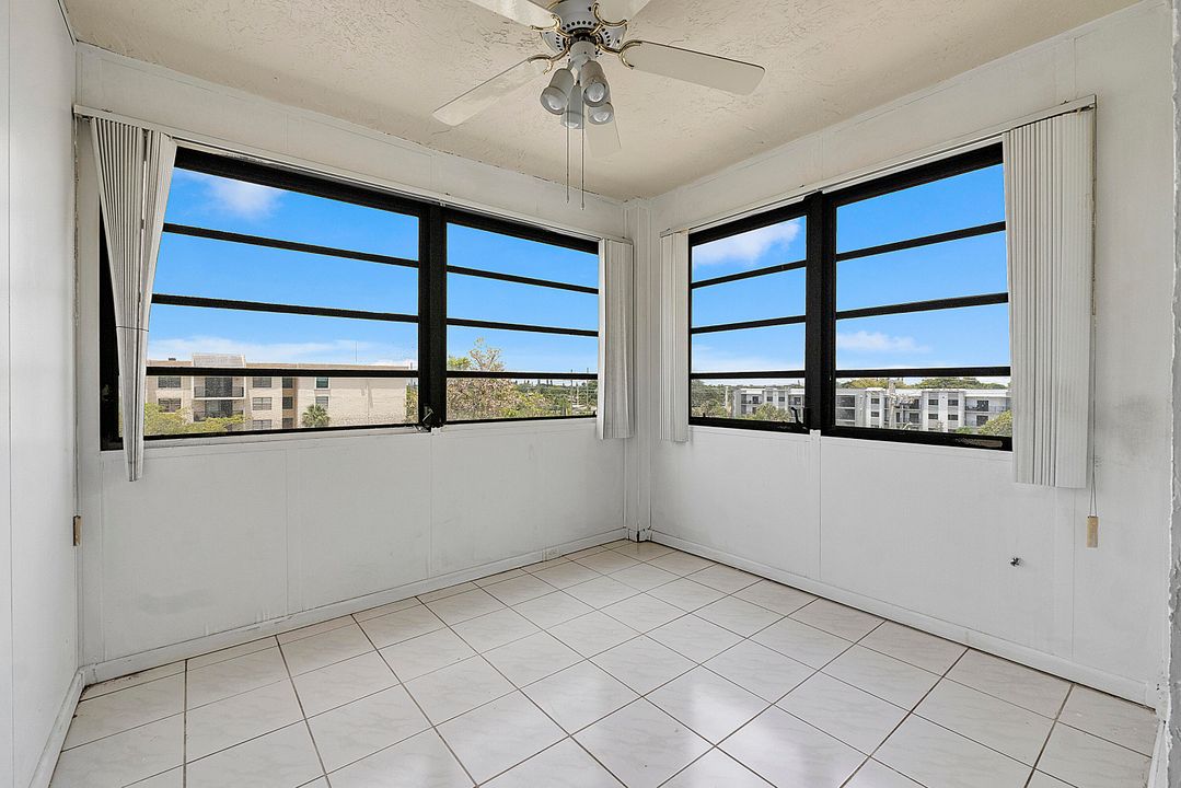 Active With Contract: $145,000 (1 beds, 1 baths, 808 Square Feet)