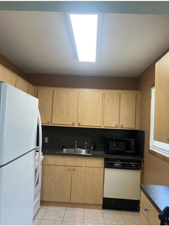 For Sale: $133,000 (2 beds, 1 baths, 835 Square Feet)