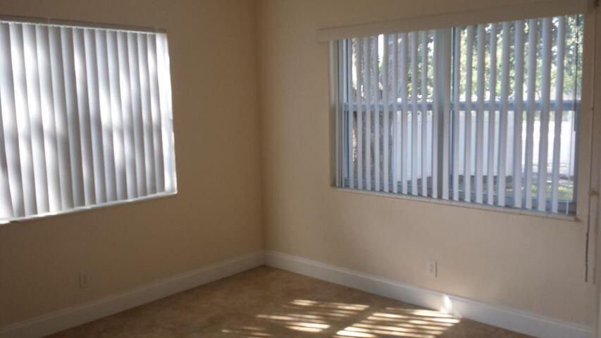 For Sale: $195,000 (2 beds, 2 baths, 850 Square Feet)