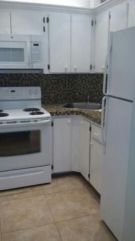 For Sale: $195,000 (2 beds, 2 baths, 850 Square Feet)