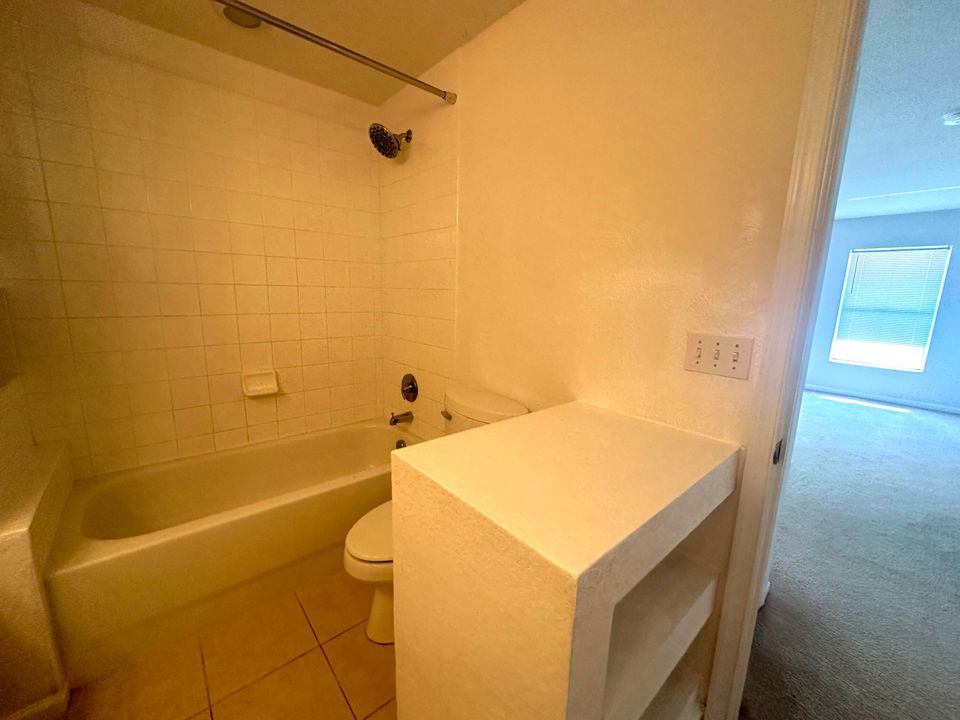 出租: $5,000 (5 贝兹, 3 浴室, 3470 平方英尺)